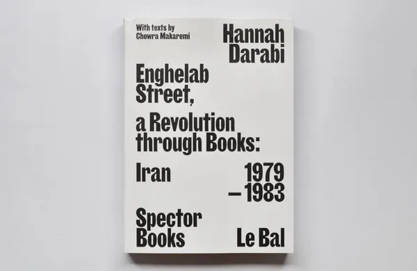 巴黎攝影節_《Enghelab Street, A Revolution through Books
