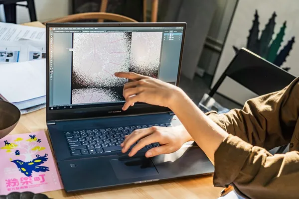 ASUS ProArt W700 黃顯勛
