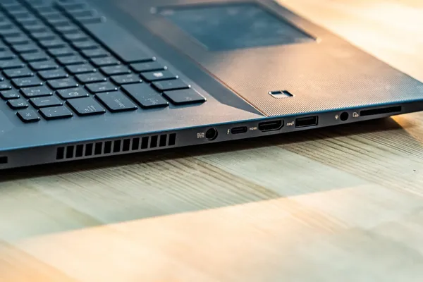 ASUS ProArt W700 黃顯勛