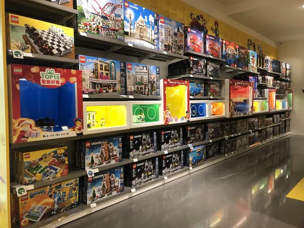 遠百信義A13樂高授權店