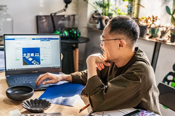 ASUS ProArt W700 黃顯勛-修
