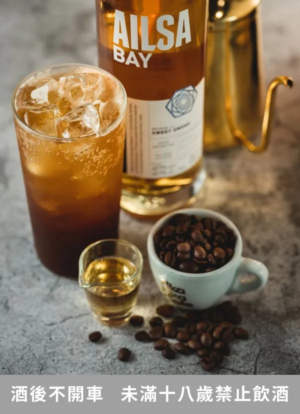 fika_Fika-Fika遠百信義A13獨家菜單，威士忌咖啡氣泡冰飲：熏醇雙樂。.jpg
