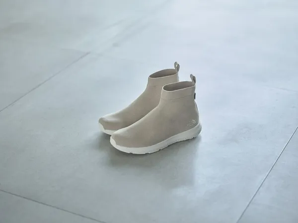 雨鞋新選擇！The North Face 推出「編織防水鞋」3 種顏色 2 種筒身，極簡設計適合日常穿搭