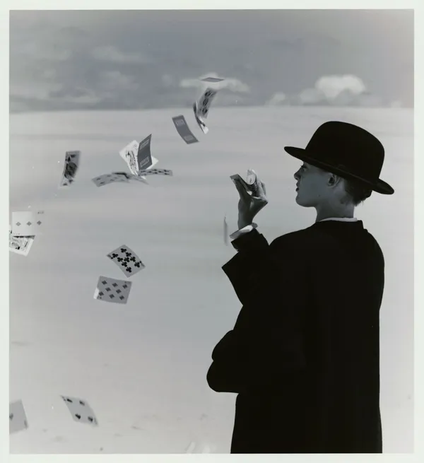植田正治，沙丘，1985 ©Shoji Ueda Office.jpg
