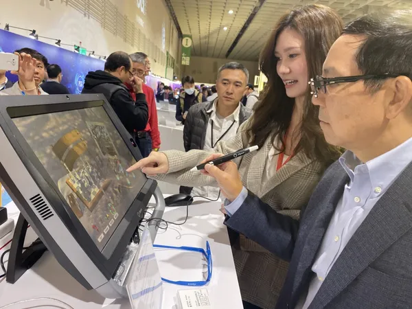 英業達