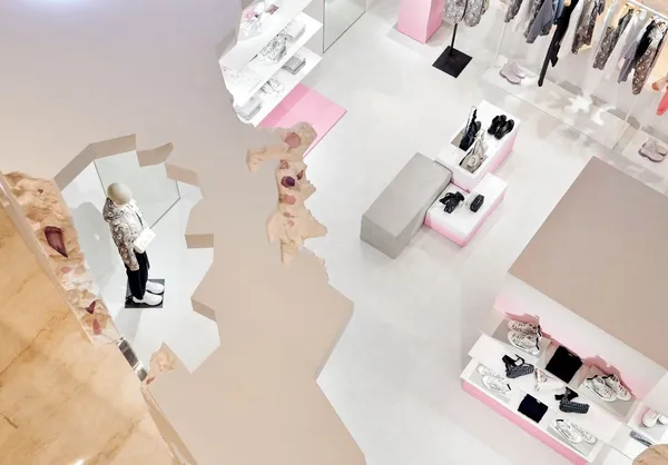 DIOR_「DIOR 2020夏季男裝期間限定概念店」店景照_7《圖片來源：品牌提供》.jpg