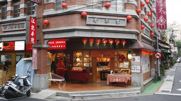 古早味做出新變化！大稻埕125年糕餅老舖「李亭香」為台派糕點注入年輕靈魂