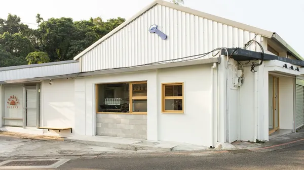 台北極簡風格咖啡館+1：街角老屋化身純白色系 ABG Coffee，主打中度烘焙好咖啡！