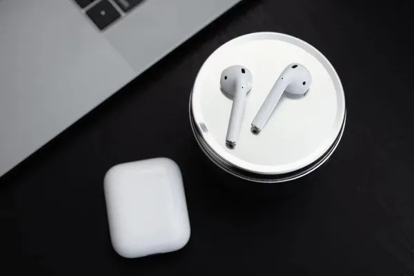 AirPods03.jpg