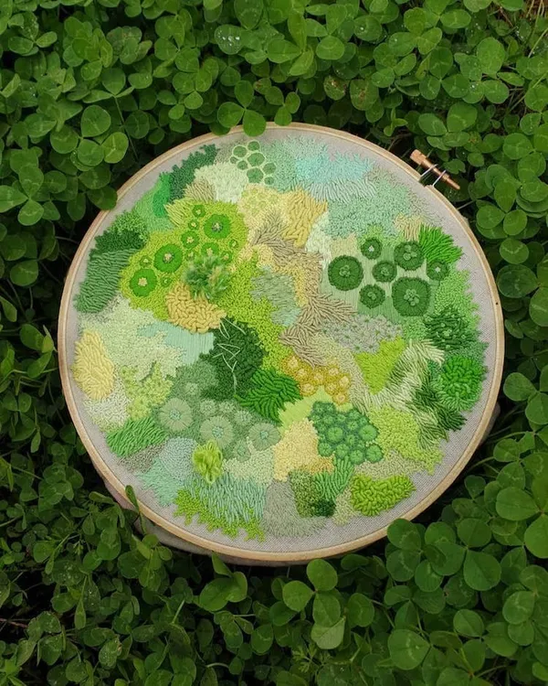 Hannah Kwasnycia 苔癬刺繡 02.jpg