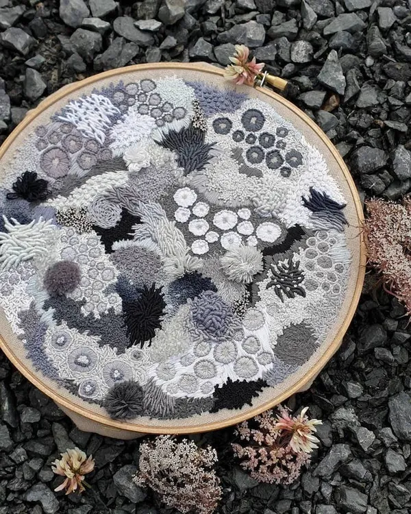 Hannah Kwasnycia 苔癬刺繡 10.jpg