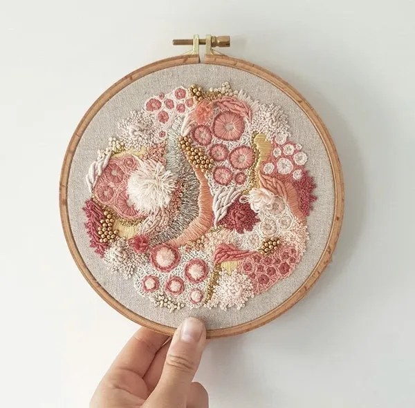 Hannah Kwasnycia 苔癬刺繡 11.jpg
