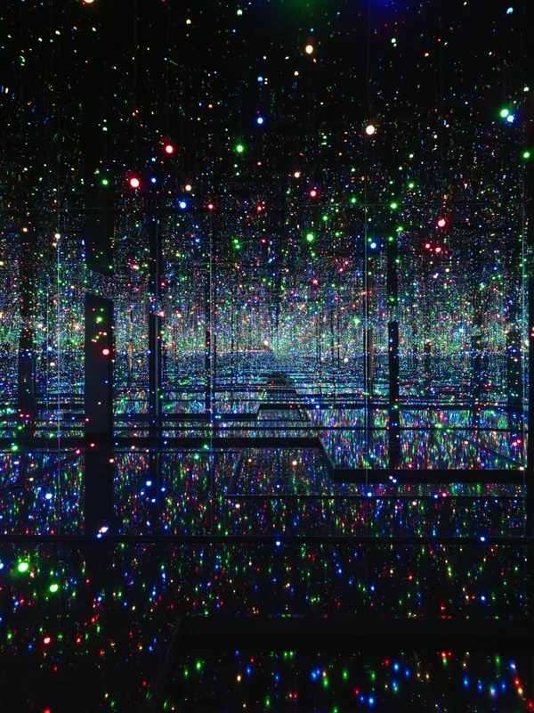倫敦泰特美術館20週年Kusama Infinity Room.jpg