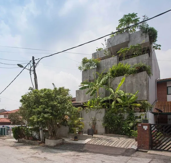 Planter Box House 01.jpg