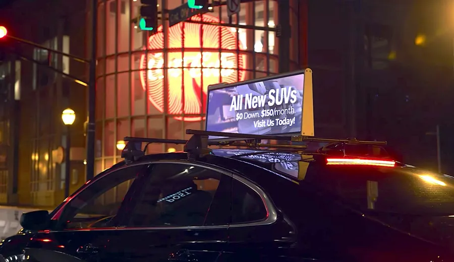私家車頂裝廣告燈箱！Uber擴財源向計程車取經，一週補貼車主3,000元