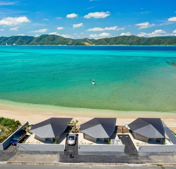 奄美傳泊The Beachfront MIJORA.jpg