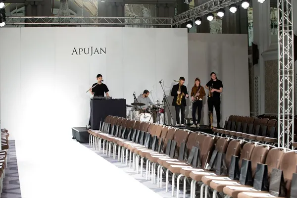 APUJAN_Apu_Jan_Backstage_AW20_72dpi_068.jpg