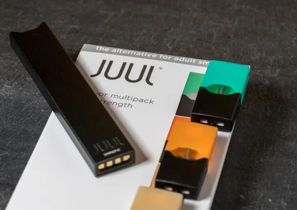 肺病風波、兆元估值腰斬！電子菸獨角獸 Juul 一年內陷入裁員重組危機 