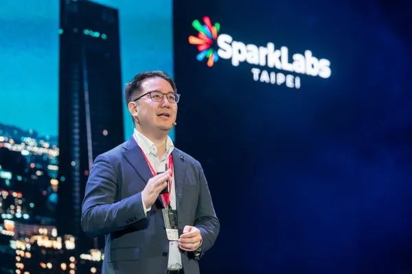 針對疫情衝擊全球景氣，邱彥錡表示：疫情只是讓我們提早面對並加速催生更多元的科技發展。危機就是轉機，台