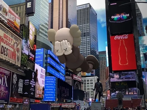 KAWS-EXPANDED HOLIDAY05.jpg