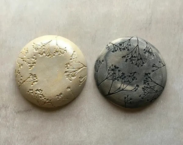 Hessa Al Ajmani 植物押花陶器 10.jpg