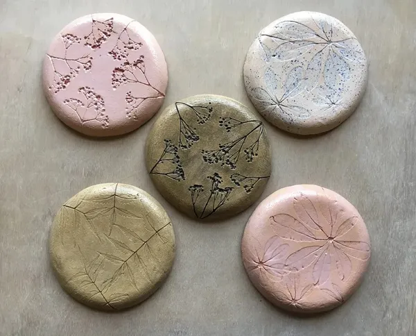 Hessa Al Ajmani 植物押花陶器 11.jpg