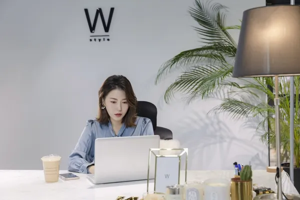 電商女王周品均接美妝集團CEO！PChome 聯手 17Life，打造垂直電商新龍頭 