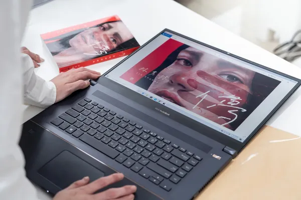 ASUS 陳青琳 W700