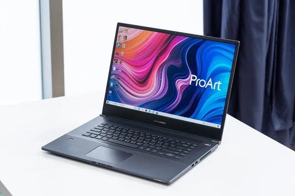 ASUS 陳青琳 W700