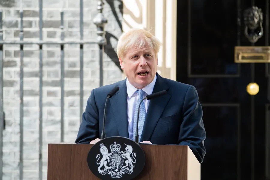 英國全民禁足、首相強生確診新冠肺炎，將透過視訊持續領導防疫工作