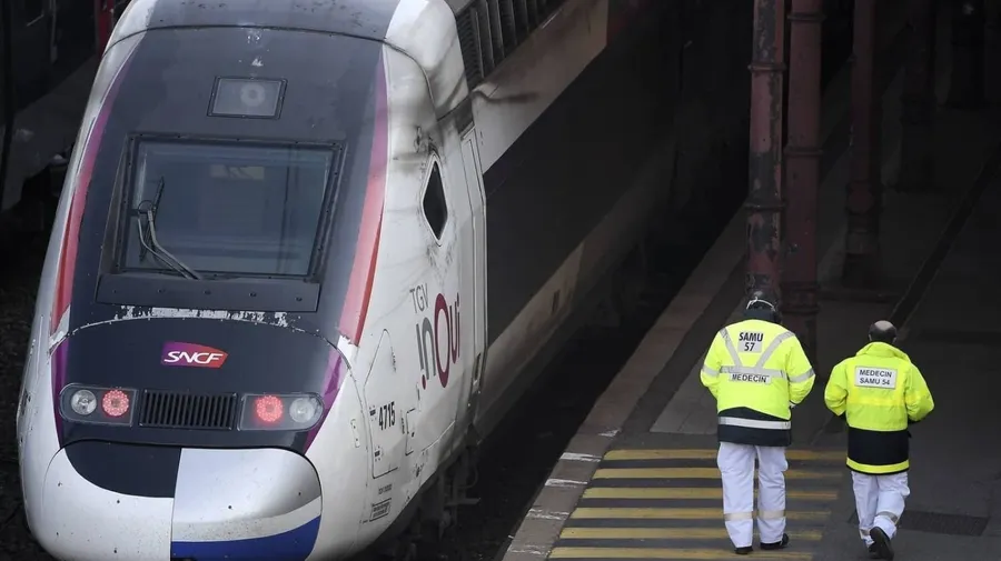 法國改裝高鐵車廂輸送患者，紓解疫情重災區醫療壓力
