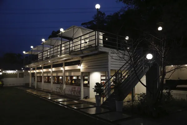 生活在他方夜貓店
