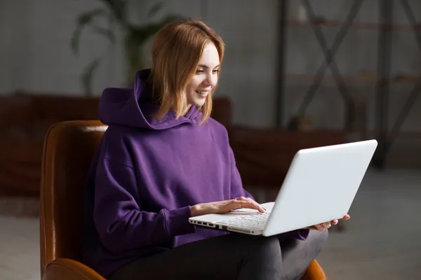 shutterstock_1634478013_WFH_在家工作_stay.jpg