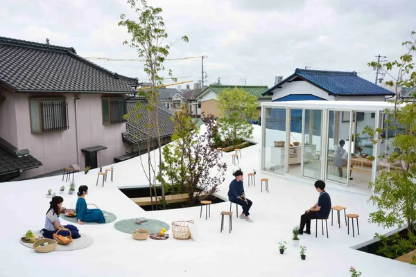 在屋頂開闢一片公園：日本愛知開放式工作室，善用結構平衡、建材特性，讓人走上屋頂辦公