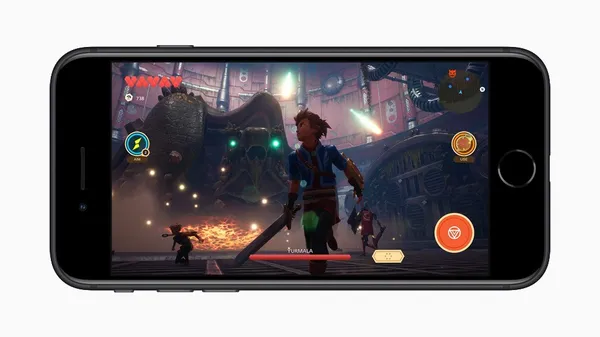 Apple_new-iphone-se-apple-arcade-screen_04152020_b