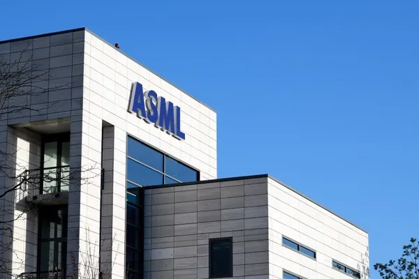 ASML Campus in Veldhoven (with logo)_43660 (1).jpg