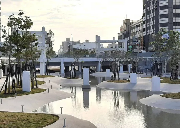 河樂廣場水景及遺構.jpg