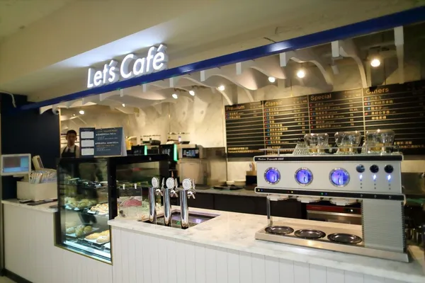 全家_「全家」Let’s Café首家旗艦店從「咖啡、輕食、空間」全方位加以思考設計，瞄準對咖啡品質
