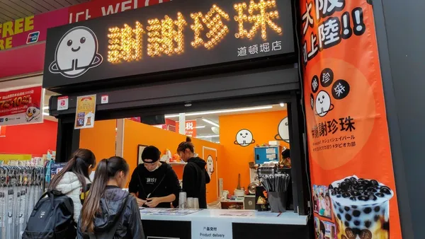 珍珠奶茶 BUBBLES TEA