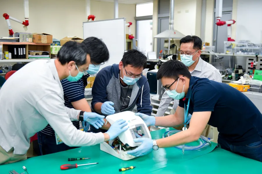 只花17天、動員20名工程師趕工...台灣首台醫療級呼吸器誕生，工研院克服哪些挑戰？