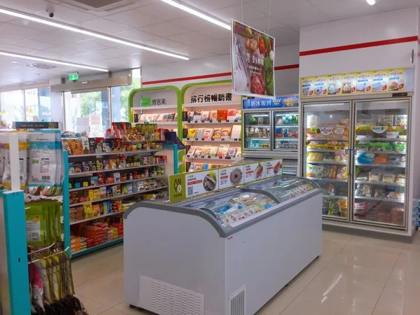 7-ELEVEN冷凍旗艦店即日起進軍金門，圖為全新開幕的下埔下門市。 (5).jpg