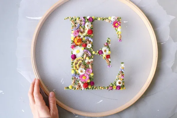 Olga Prinku 乾燥花刺繡 04.jpg
