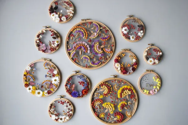 Olga Prinku 乾燥花刺繡 06.jpg