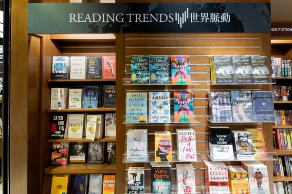 誠品信義店新24小時書店｜首設「外文專區」(2).jpg