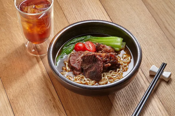 誠品信義店  eslite café｜令人驚奇的創意菜單連雞爪凍滷味拼盤、牛肉麵、小籠包等庶民小吃