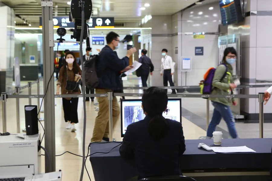 搭捷運還要戴口罩嗎？6月7日解禁倒數，交通、觀光鬆綁措施一次看