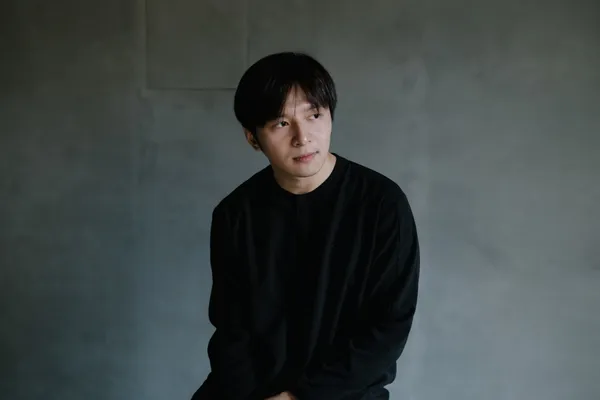 不只是平面設計！專訪設計師何庭安：從可變式字體到金曲獎動態光影，不被侷限的想像力