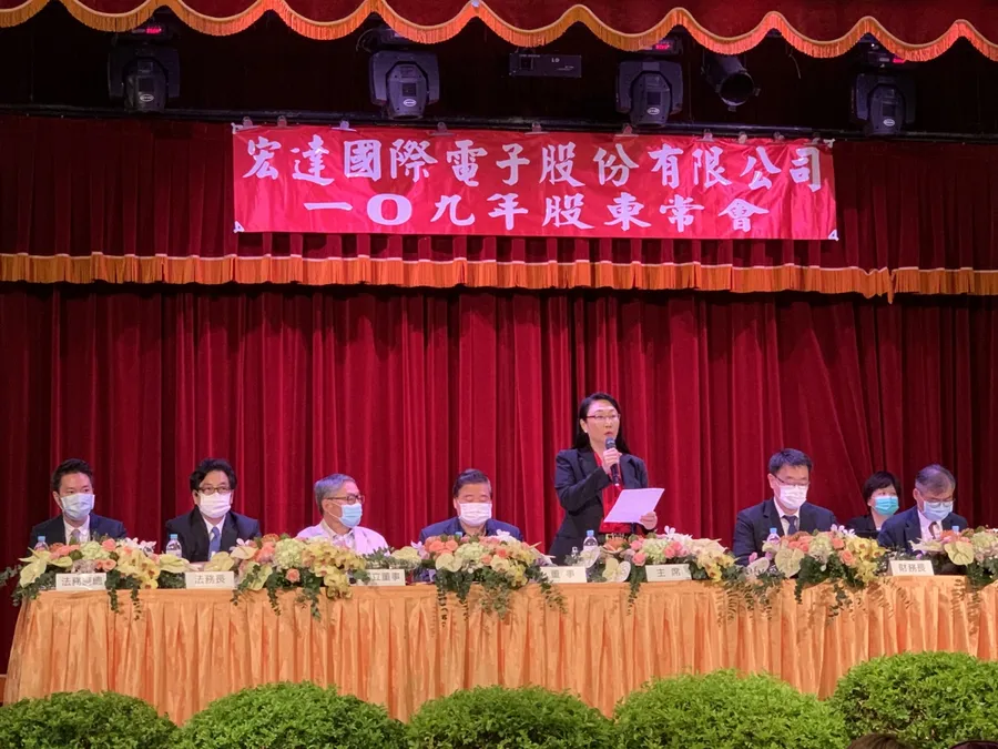 HTC兩度裁員、周永明角逐VR...面對股價停滯不前，王雪紅給小股東什麼交代？