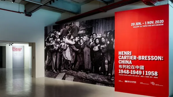 兩次見證中國政權更迭！報導攝影大師「布列松在中國」北美館開展，半世紀老照片凝視時代遞嬗