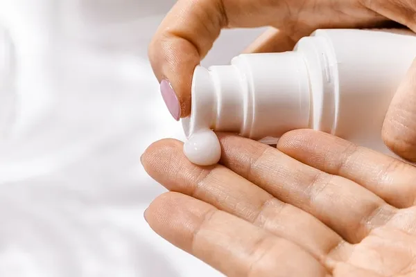 cream-lotion-hands-sunscreen-spa-skin.jpg